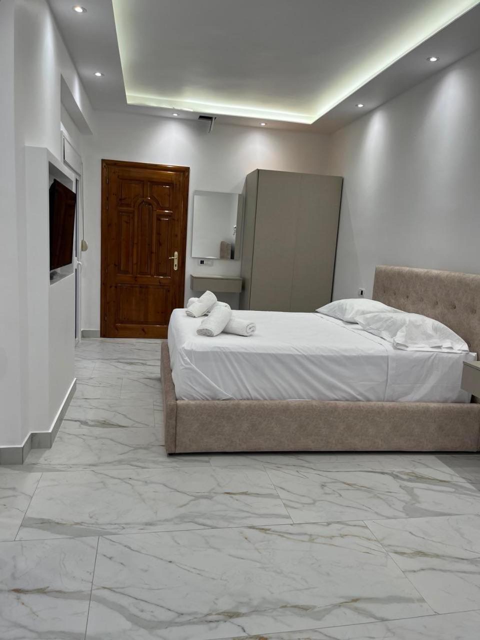 Harmony Apartments Dhërmi Buitenkant foto